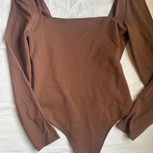 Aritzia Babaton Cocoa Long Sleeve Bodysuit